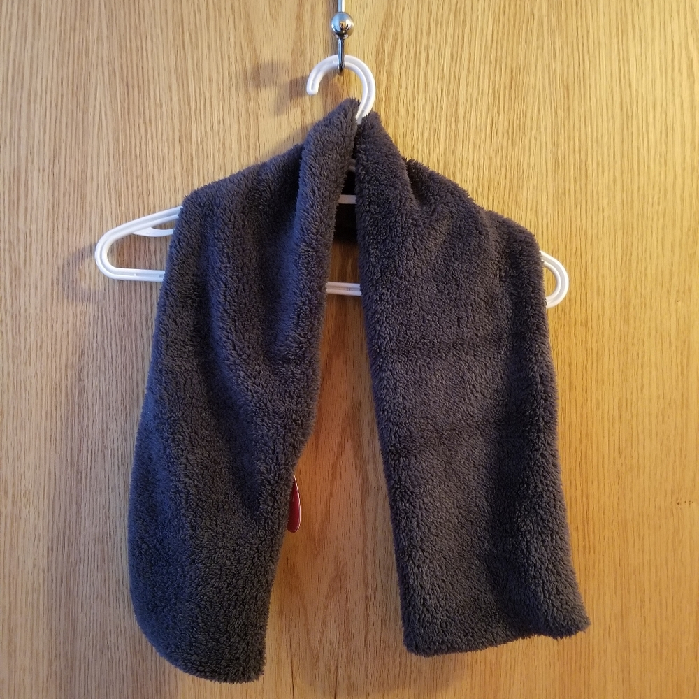 AIWOLU dark gray plush wrap around scarf, NWT